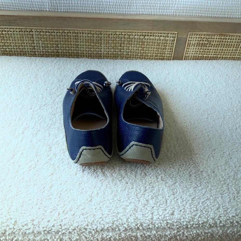 leather bright navy and taupe contrasting laces slip-on sneaker tennis shoes